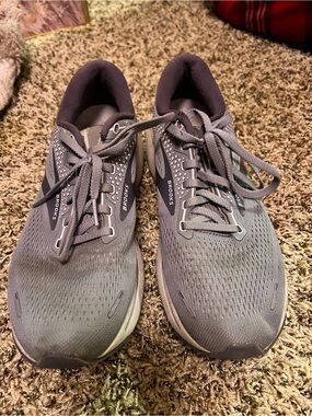 Brooks Men's Athletic Running Shoes in Gray